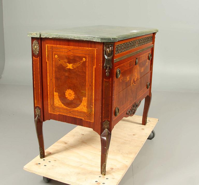 BYRÅ, gustaviansk stil, 1900-talets mitt.