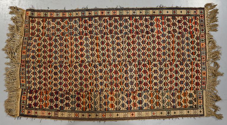 MATTA, troligen Soumak, semiantik, 172 x 103 cm.