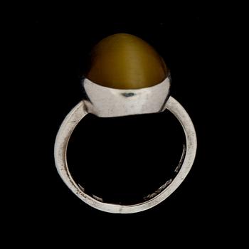 RING, silver med tigeröga. Wiwen Nilsson, Lund. 1930-tal. Vikt ca 4 gram.