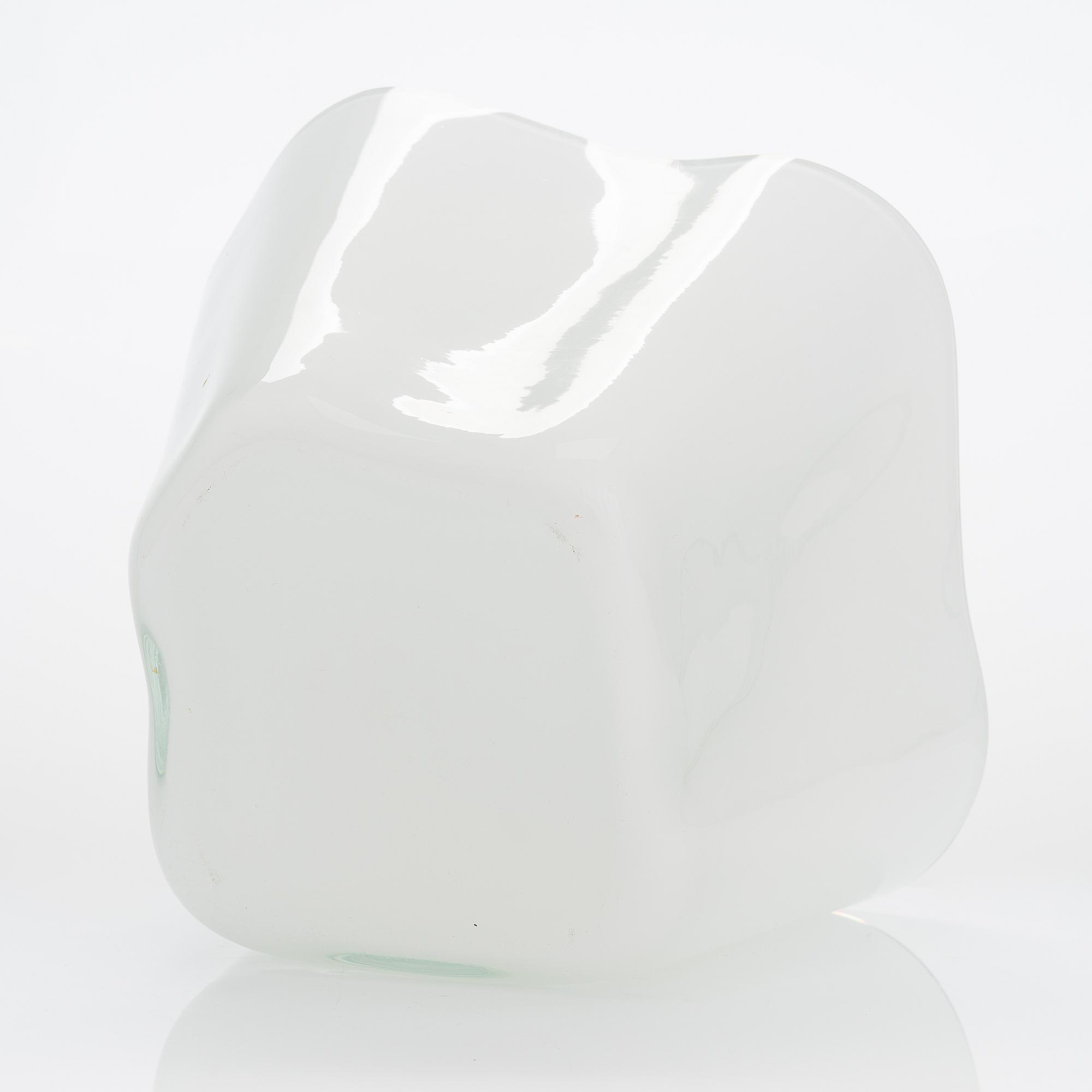 Alvar Aalto, glasskulptur, 2 delar av "Aalto-blomman", signerad Alvar Aalto Iittala. 1950-tal.