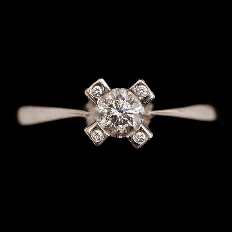 RING, 14 k vitguld, med solitär briljant 0.61 ct W/TC, VS2/S1-2.
