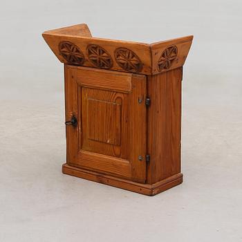 HÄNGSKÅP, allmoge, 1700-/1800-tal.