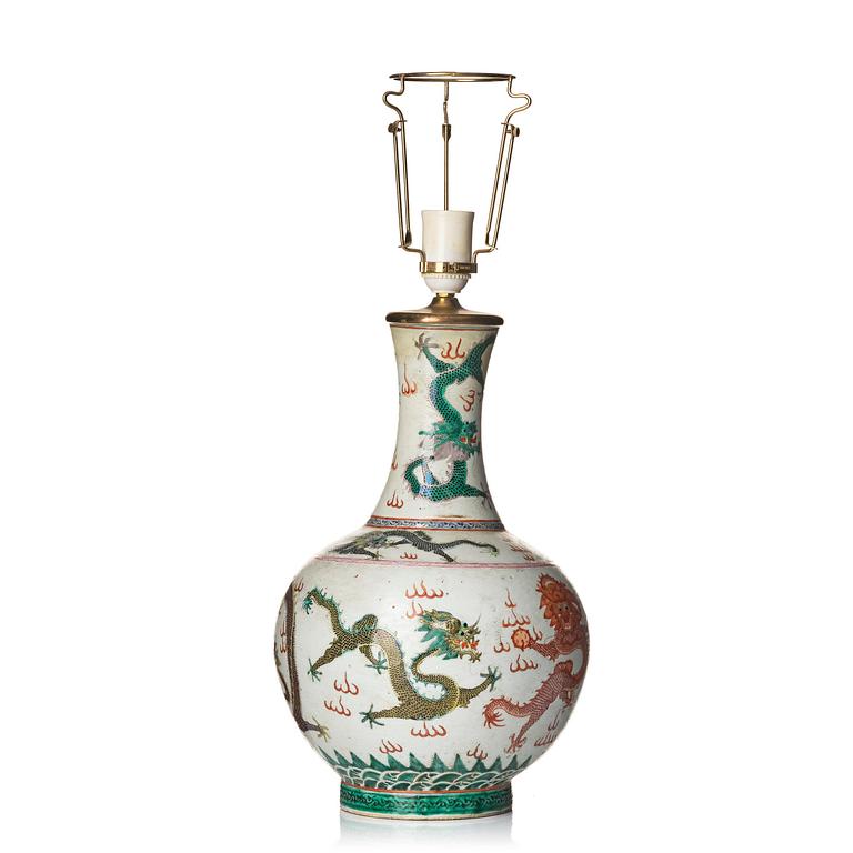 Vas, porslin. Qingdynastin med Guangxus märke och period (1874-1908).