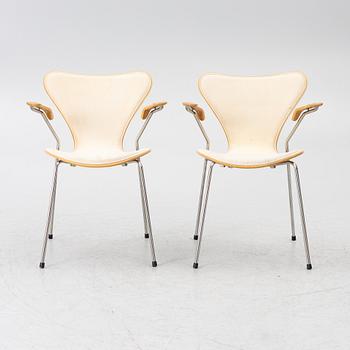 Arne Jacobsen, Armchairs, a pair, “The Seven”, Fritz Hansen, Denmark.