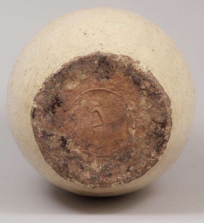 A large Cizhou jar, Song dynasty (960-1279).