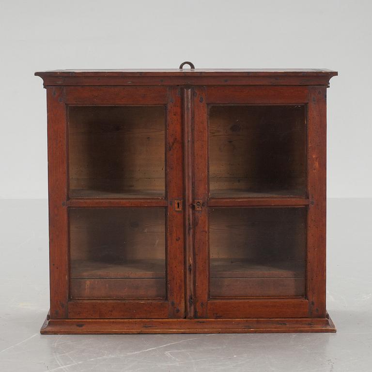 VÄGGSKÅP, 1800-tal.