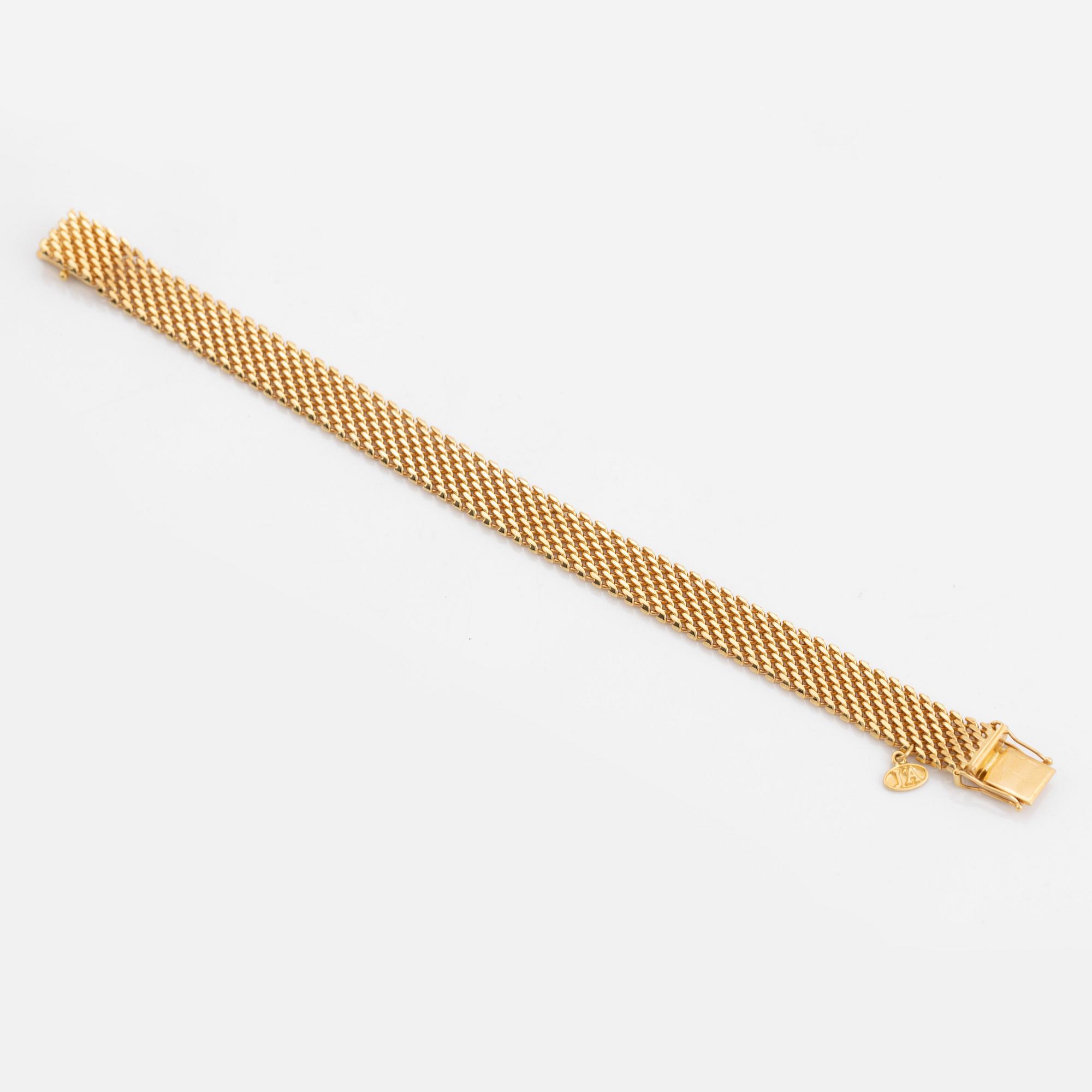 18K gold bracelet.