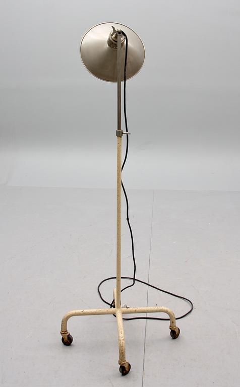 GOLVLAMPA, 1900-talets mitt.