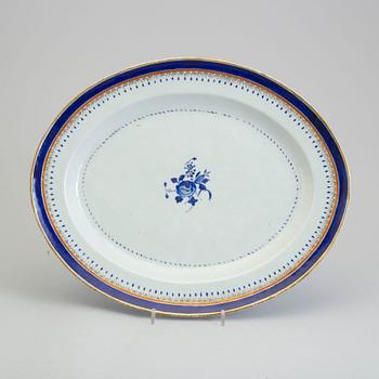 An underglaze blue and white and gilt platter, Qing dynasty, Jiaqing (1796-1820).
