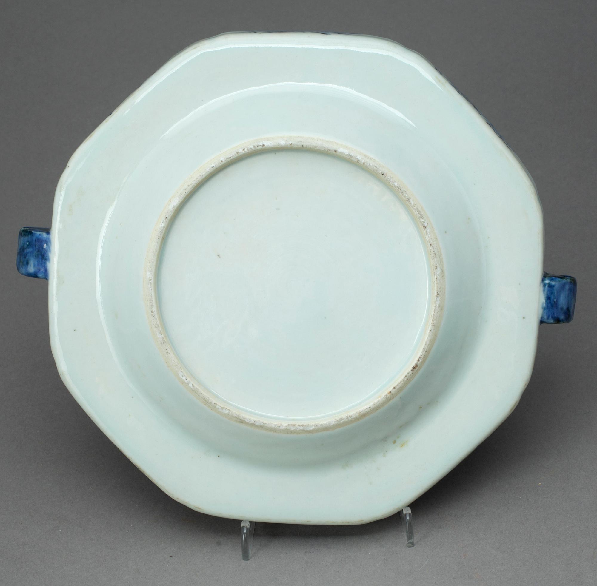 VÄRMETALLRIK, porslin, Kina tidigt 1800-tal/1800-talets första hälft.