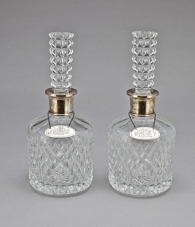 KARAFFER, ett par, glas, silver, Industria Argentina, 1900-talets första hälft/mitt.