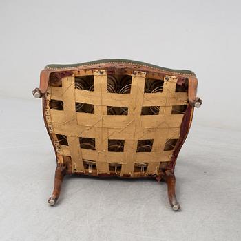 KARMSTOLAR, två stycken, Louis XV, 1700-talets andra hälft och Louis XV-stil, tidigt 1900-tal.