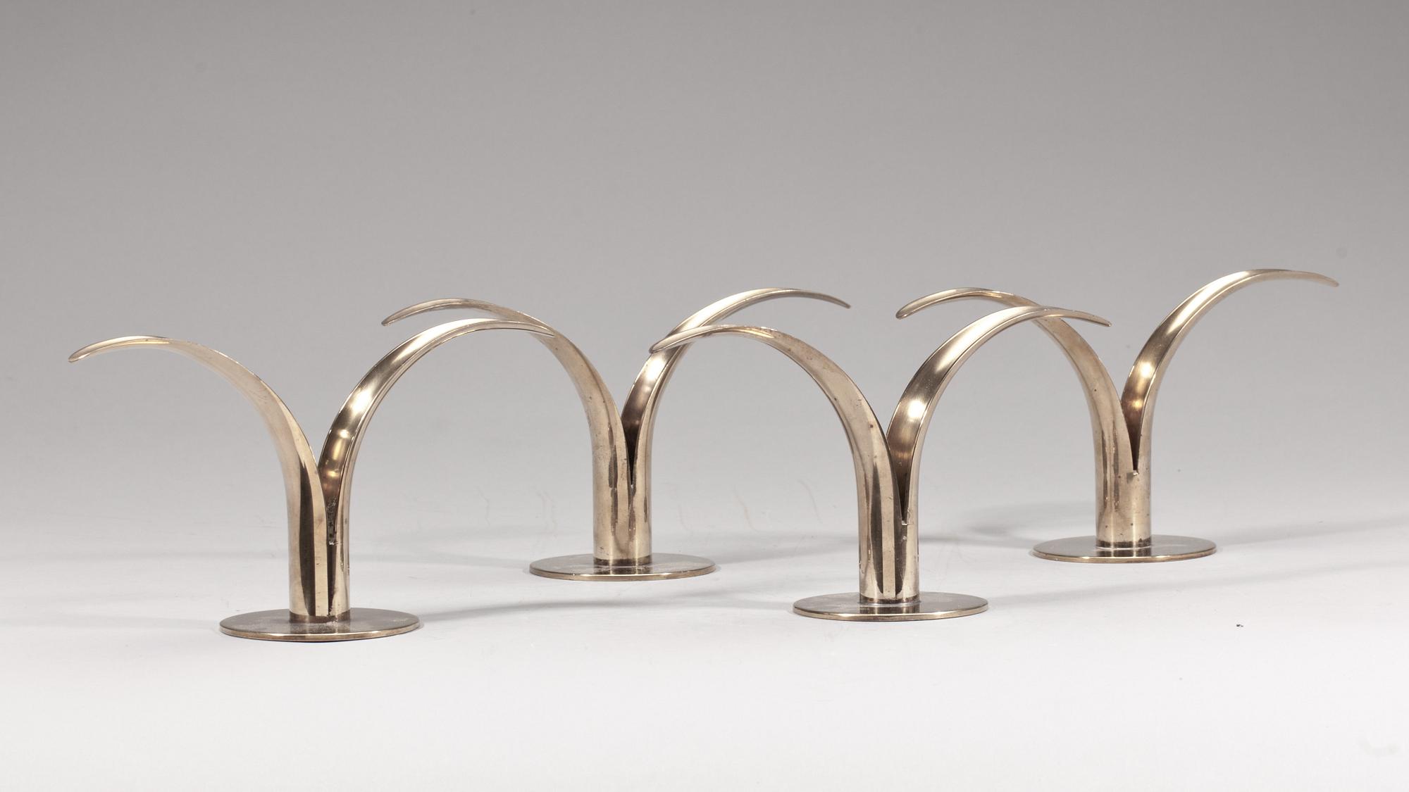 LJUSSTAKAR, 4 st. Mässing. "Liljan", Ivar Ålenius Björk, Ystad Metall, 1900-tal.