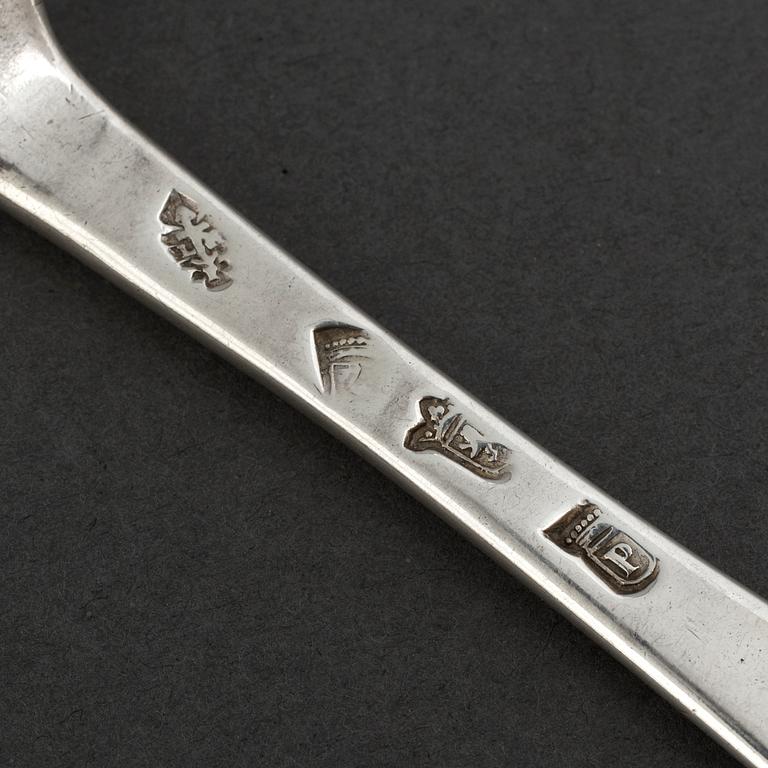 6 silver forks, 18th century.