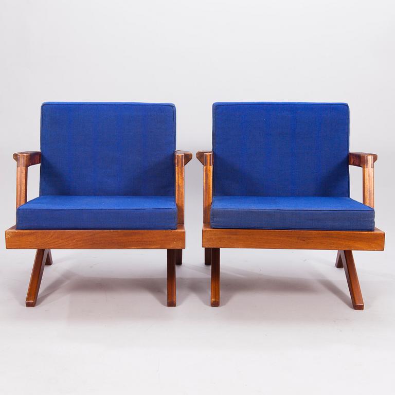 OLAVI HÄNNINEN, A 1960s 'Bumerang' armchairs for HMN Huonekalu Mikko Nupponen, Lahti, Finland.