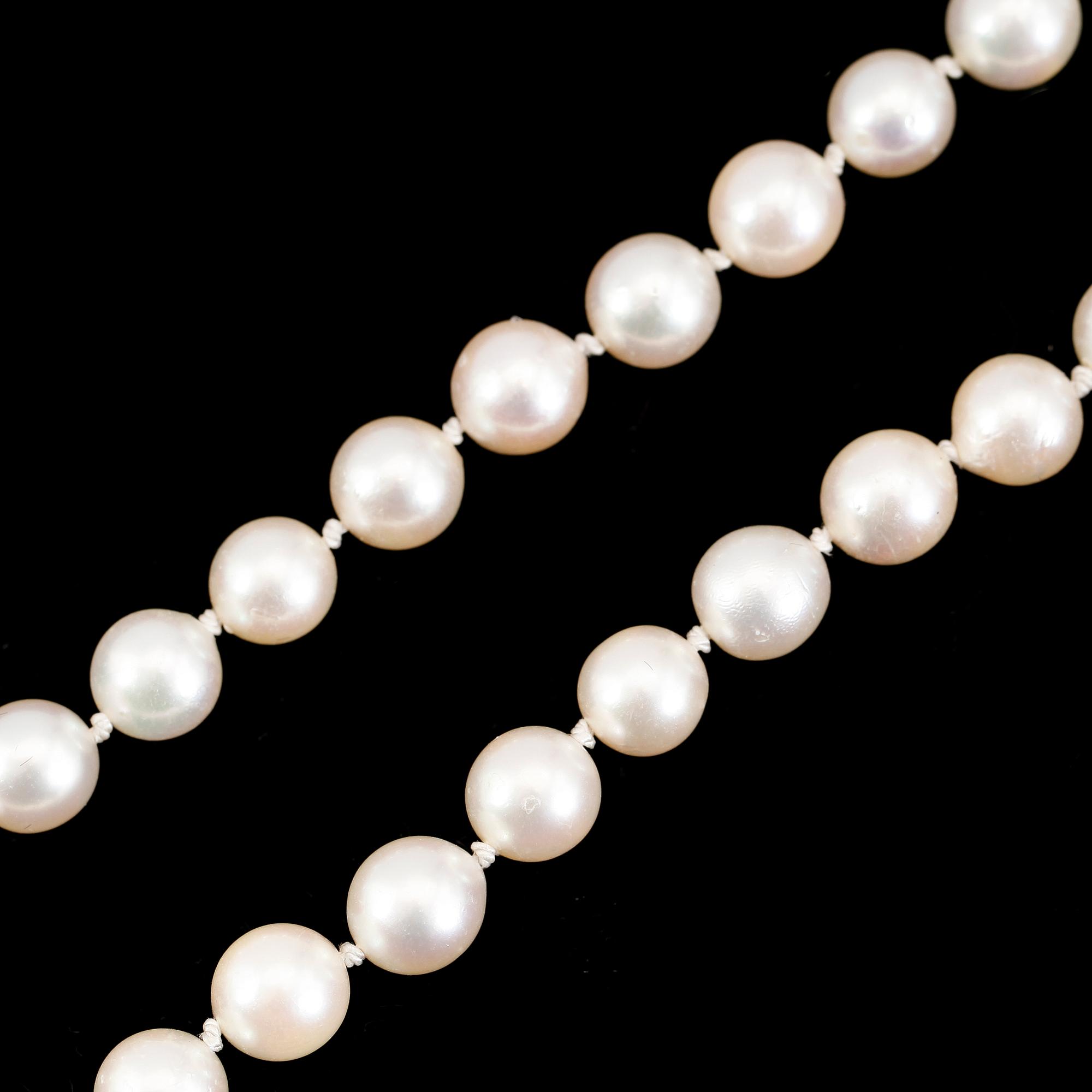 COLLIER, odlade pärlor, lås 18K vitguld.