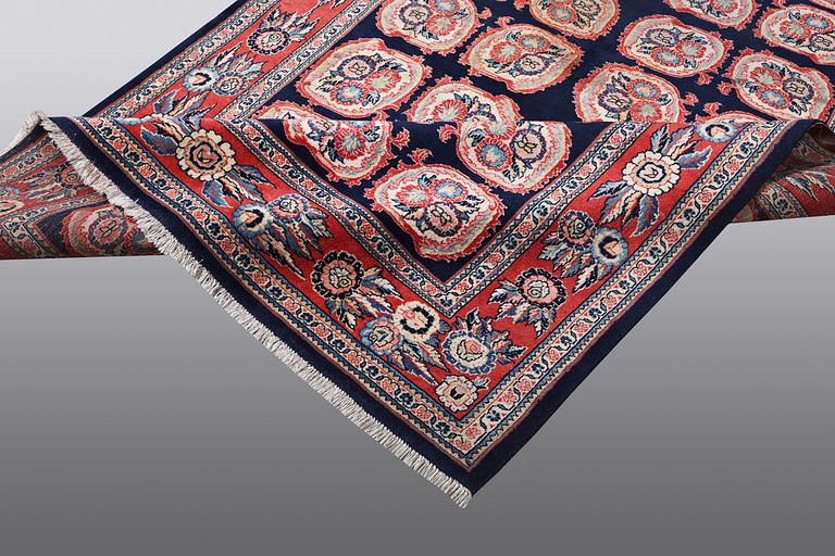 A RUG, Kashan, ca 264 x 172 cm.