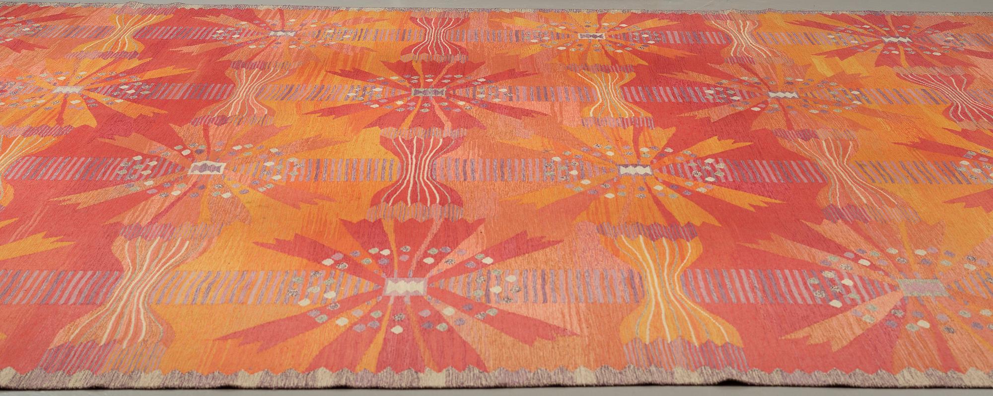 Barbro Nilsson, MATTA, "Park röd, Korsnäs", gobelängteknik, ca 447,5 x 424 cm, signerad AB MMF BN.