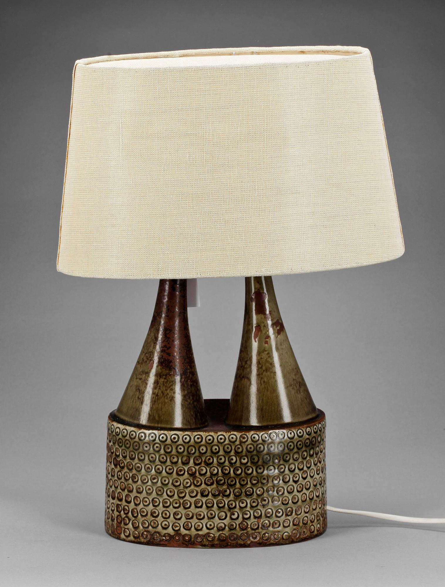 BORDSLAMPA, stengods. Stig Lindberg. Gustavsberg, 1900-talets andra hälft.