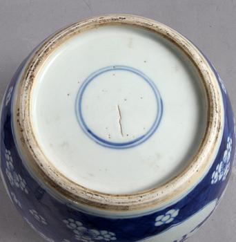 BOJAN, porslin, Kina, Qing dynastin, tidigt 1700-tal.