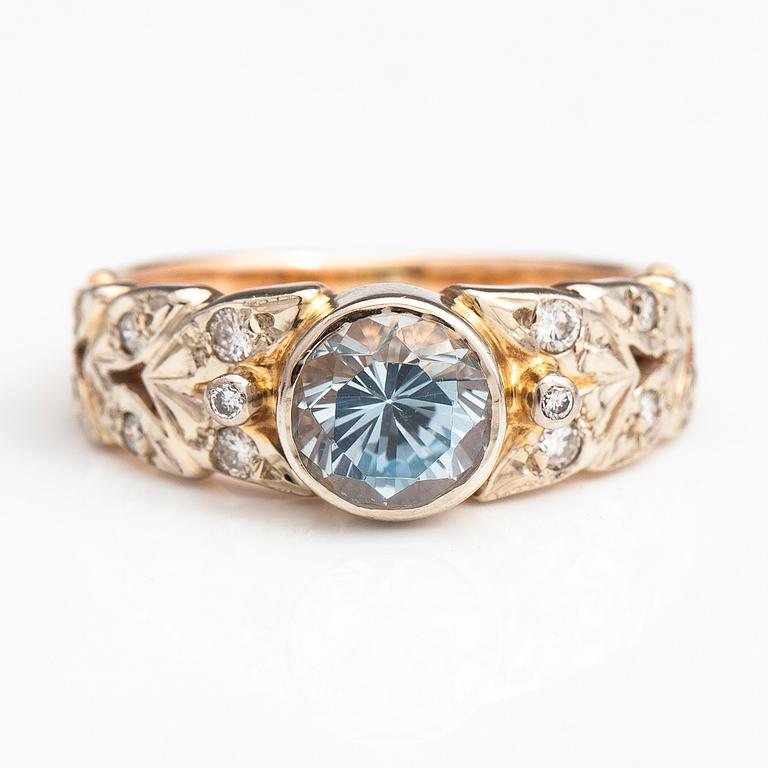 An 14K gold ring with diamonds ca. 0.18 ct in total and a topaz.