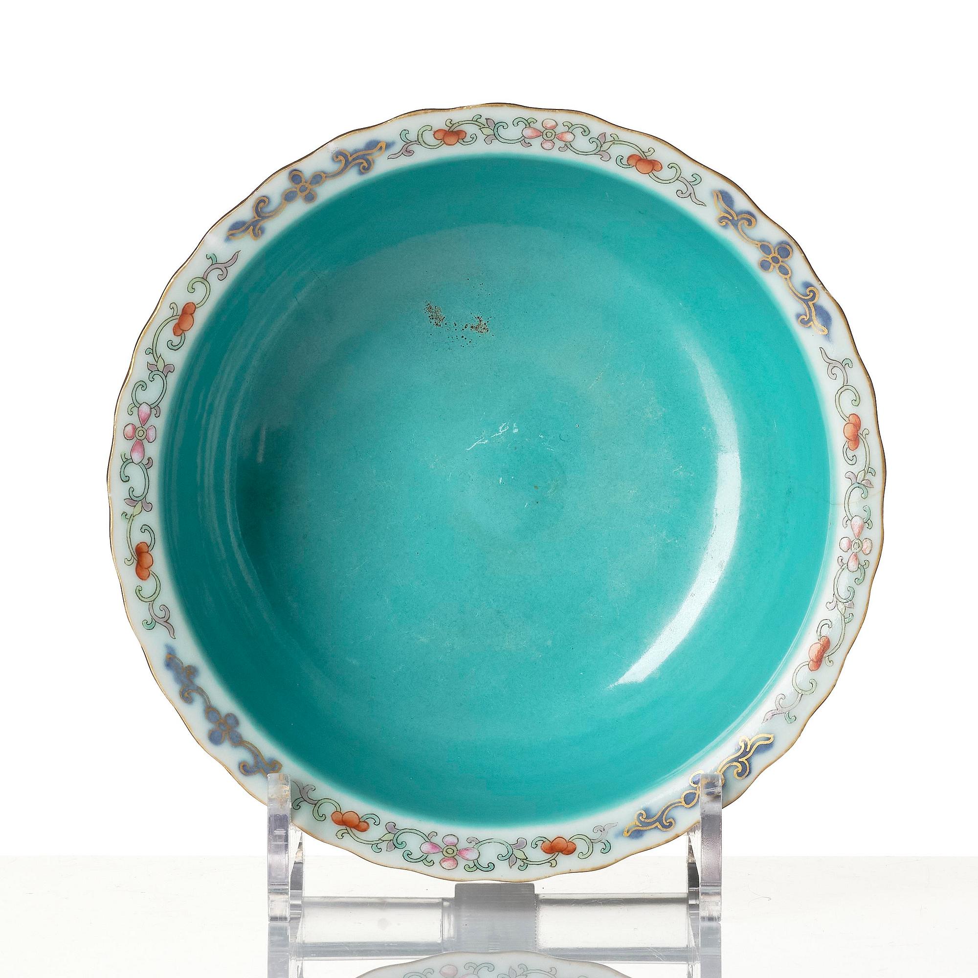 A Chinese bowl, Qing dynasty with Daoguang mark and of the period (1821-50).