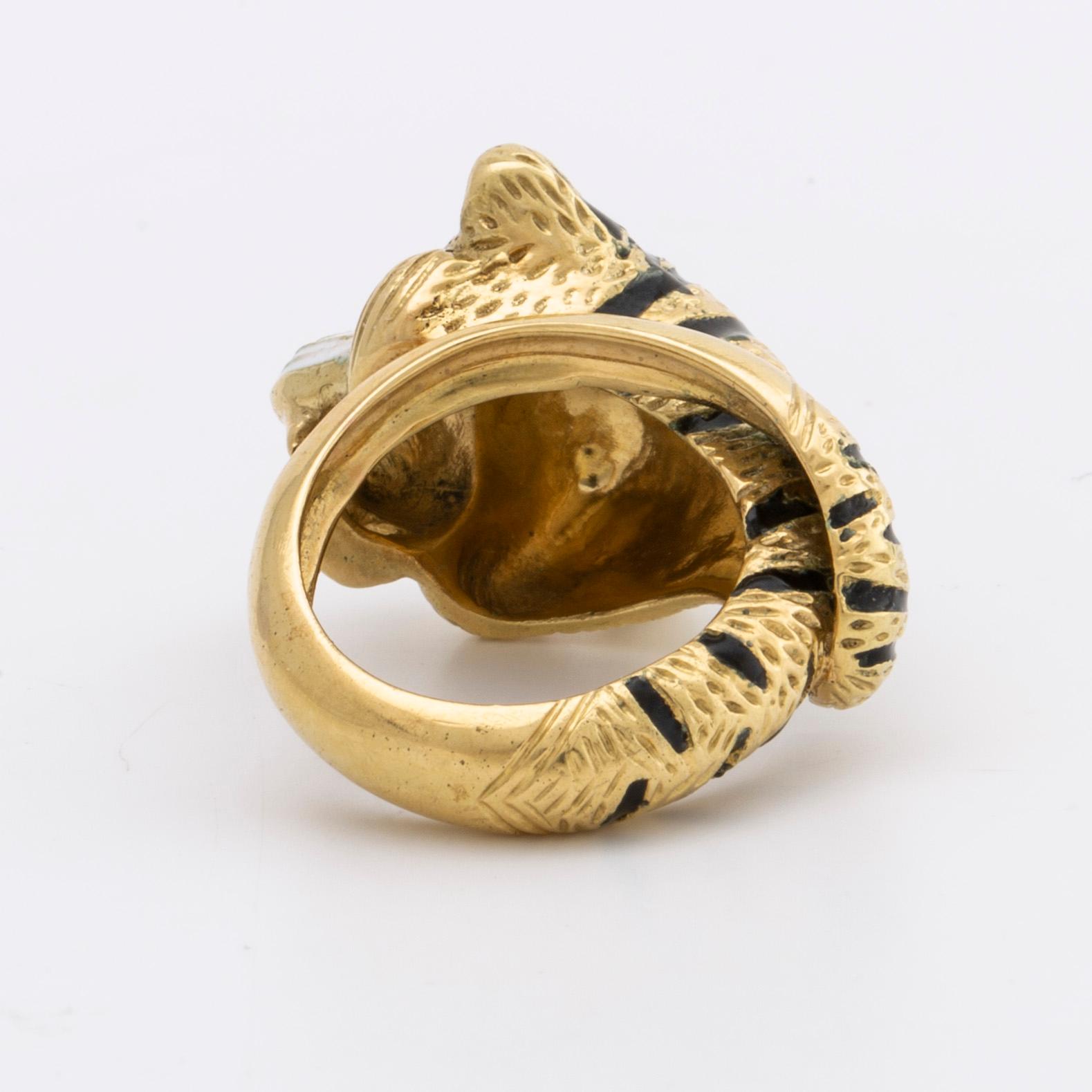 RING 18K guld, emalj, gröna glasstenar.