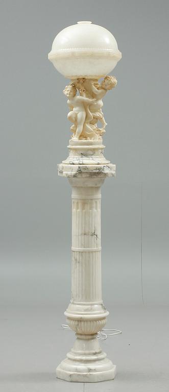 BORDSLAMPA på PIEDESTAL, alabaster, 1900-tal.