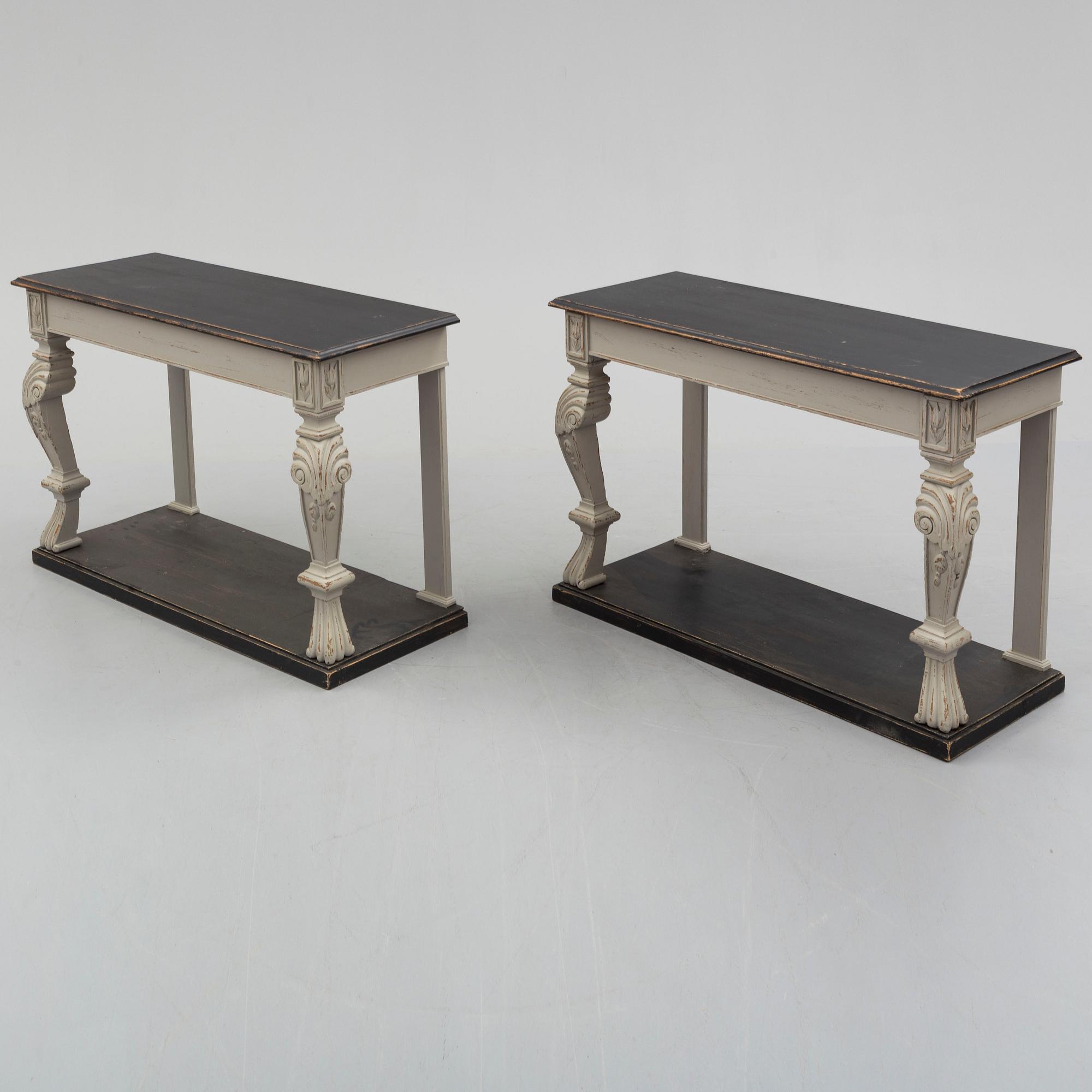 KONSOLBORD/SIDOBORD, ett par, 1900-tal.