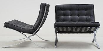 FÅTÖLJER, ett par. Mies van der Rohe, "Barcelona", 
Knoll International. Sannolikt 1960-tal.