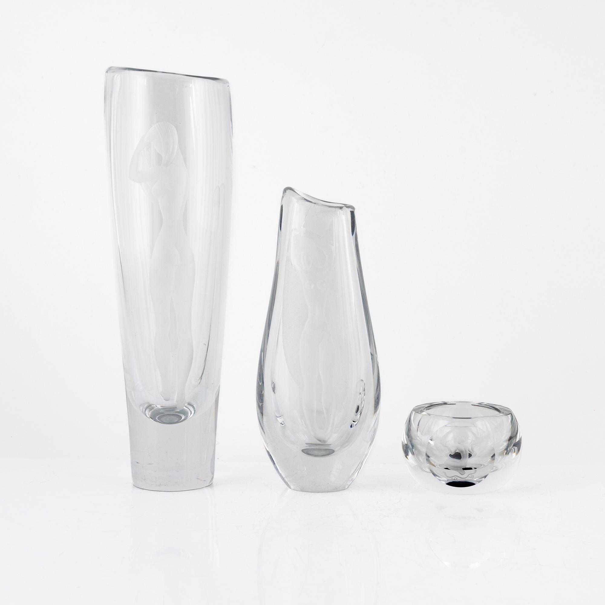 Vicke Lindstrand, a set of three vases, Kosta and Orrefors, Sweden.