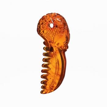 An amber pendant, Qing dynasty (1644-1912).