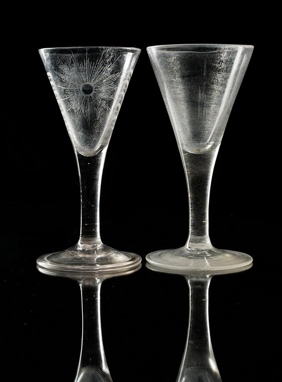 SPETSGLAS, två stycken, Kungsholms glasbruk, 1700-tal.