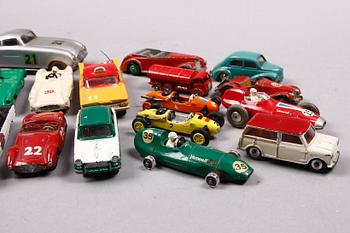 PARTI LEKSAKSBILAR, 22 st. Bl a Corgi, Dinky och Tekno.