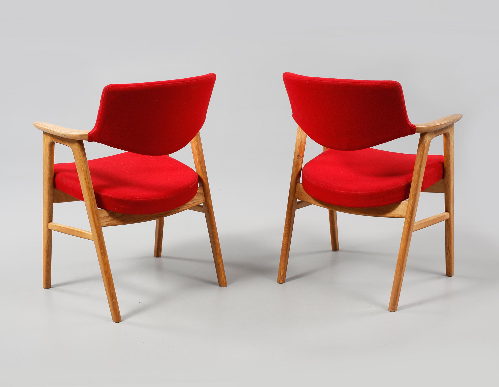 KARMSTOLAR, ett par, Erik Kirkegaard, Høng Stolefabrik, Danmark, 1950-tal.