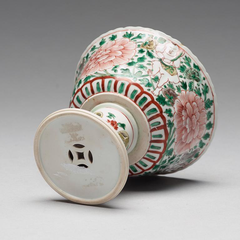 A famille verte stemcup, Qing dynasty, Kangxi (1662-1722).