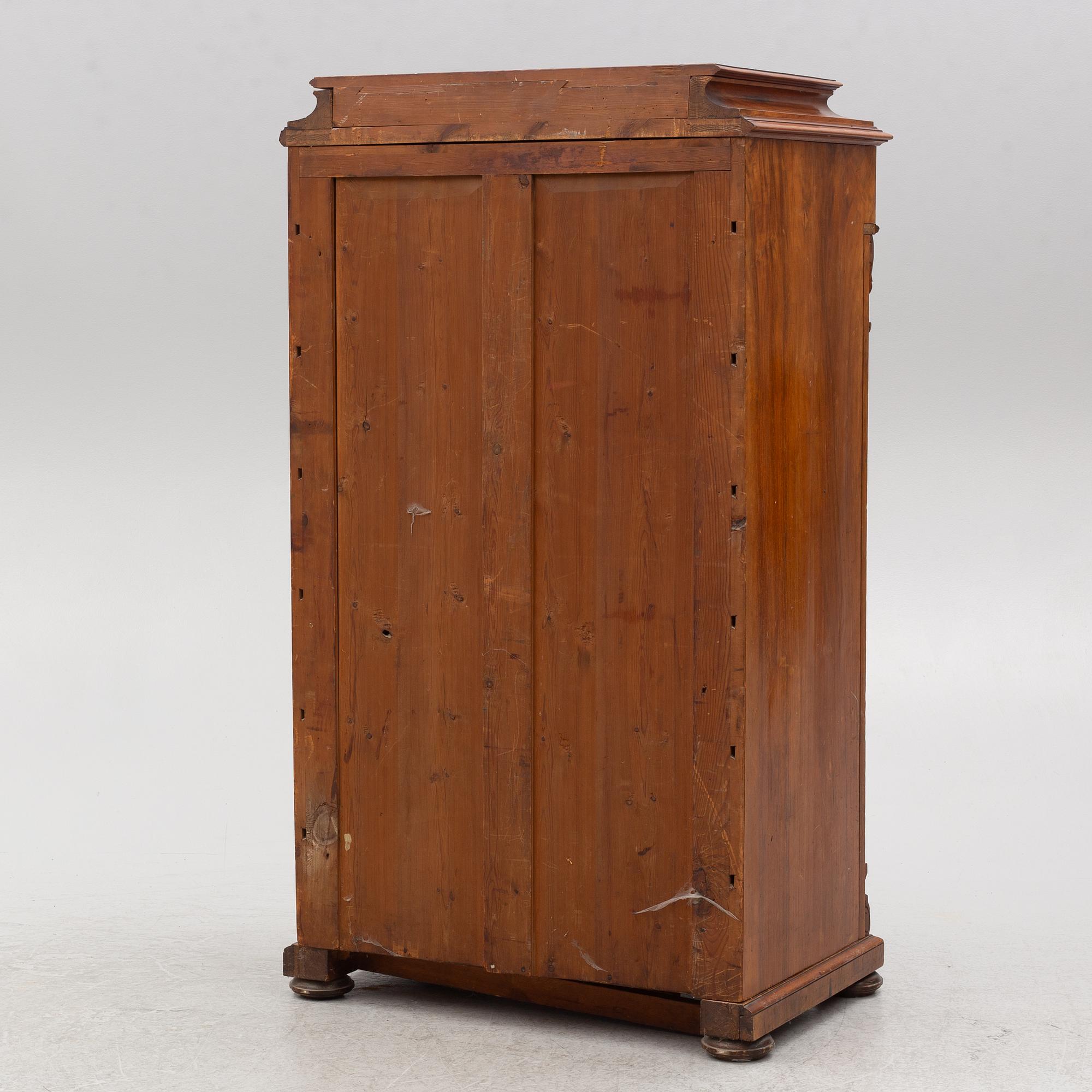 A chest of drawers, late 19th Century.