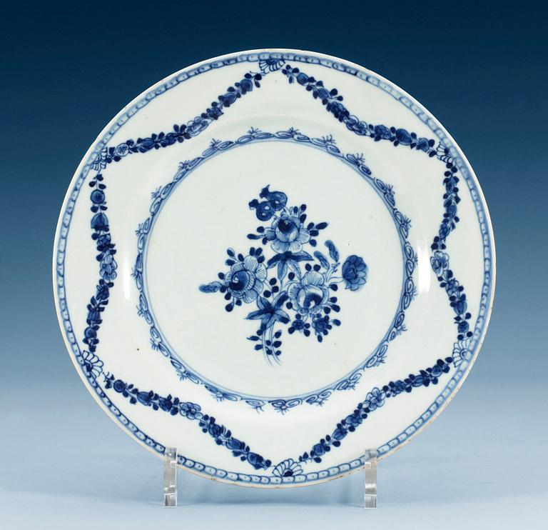 A set of 12 blue and white dinner plates, Qing dynasty, Qianlong (1736-95). (12).