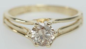 RING, 14K guld, med champagnefärgad diamant, ca 0,75 ct.