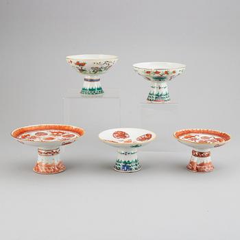 Five famille rose and iron red footed dishes, Qing dynasty, late 19th century.