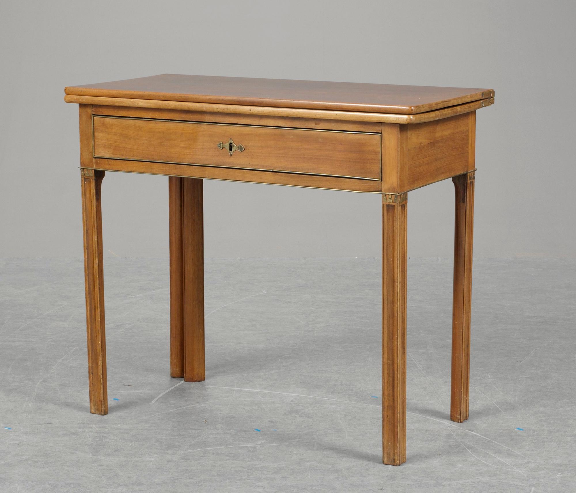 SPELBORD. Sengustavianskt.