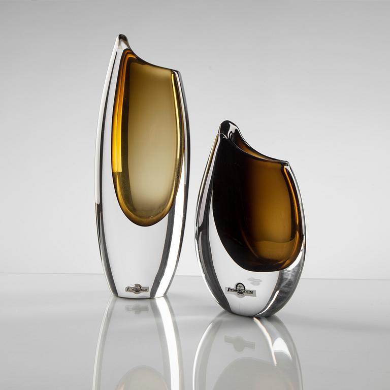 VAS, 2 st, glas, Gunnar Nylund, 'Shark Tooth', Strömbergshyttan, 1950-60-tal.