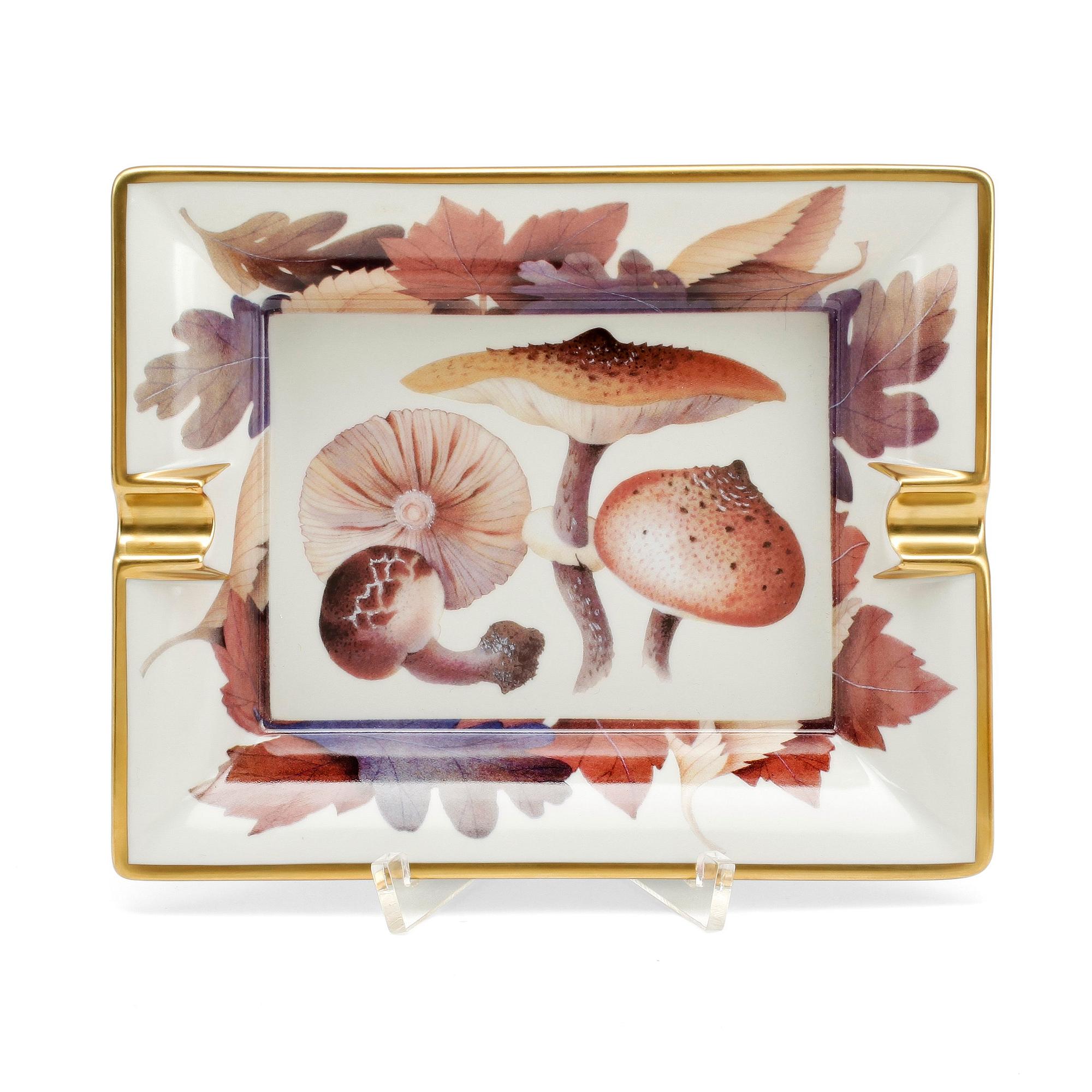 HERMÈS, a porcelain ashtray.