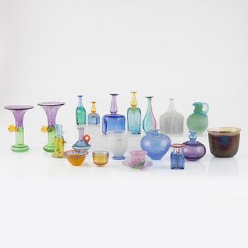 Bertil Vallien, Ulrica Hydman Vallien, Kjell Engman, Monica Backström, collection of miniatures, 19 pieces, Kosta Boda.