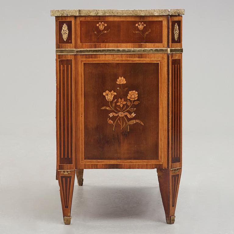 A Gustavian late 18th century commode attributed to Jonas Hultsten (master in Stockholm 1773-1794).