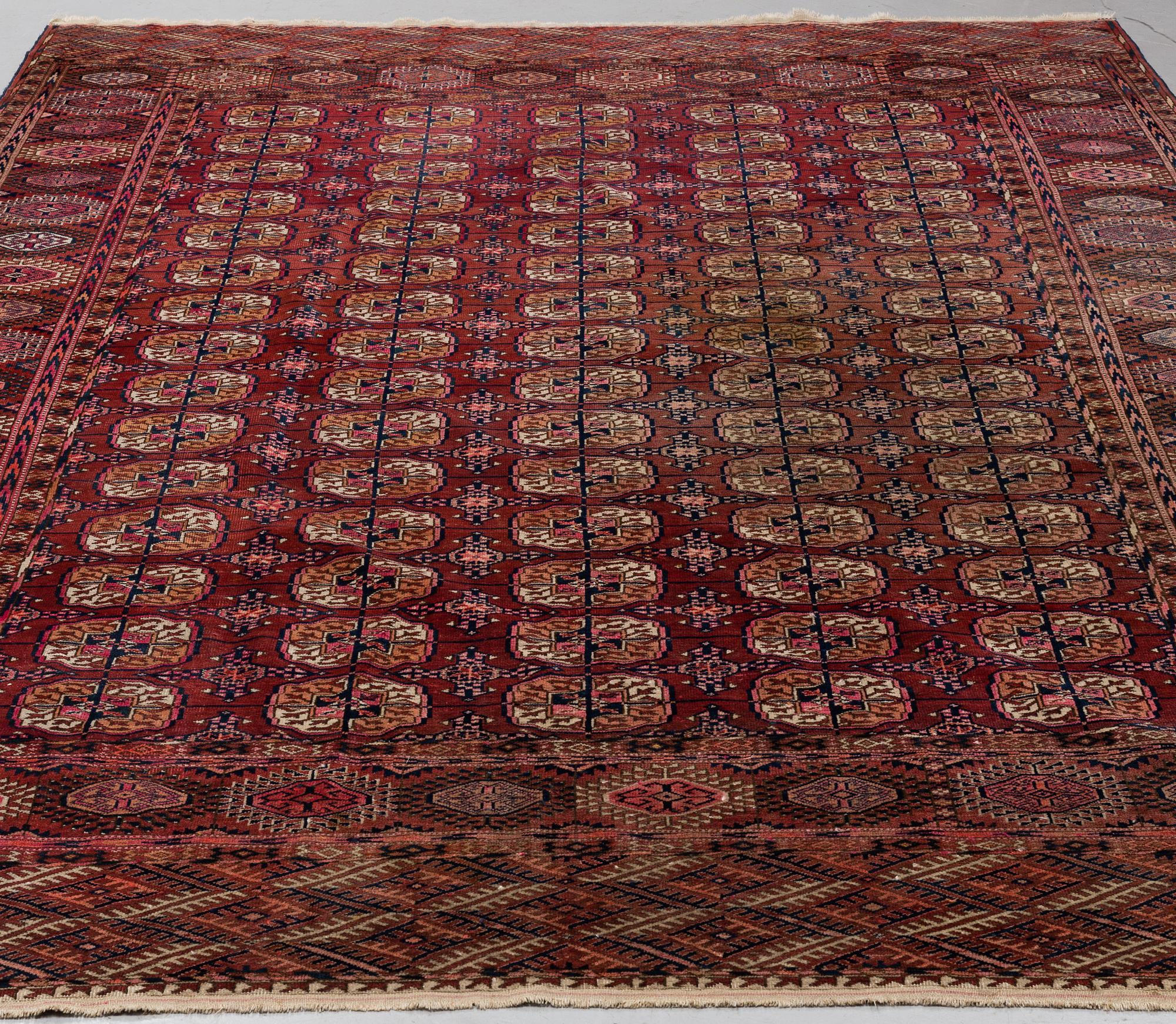 A CARPET, semi-antique Tekke Turkmen, ca 346 x 219 cm.