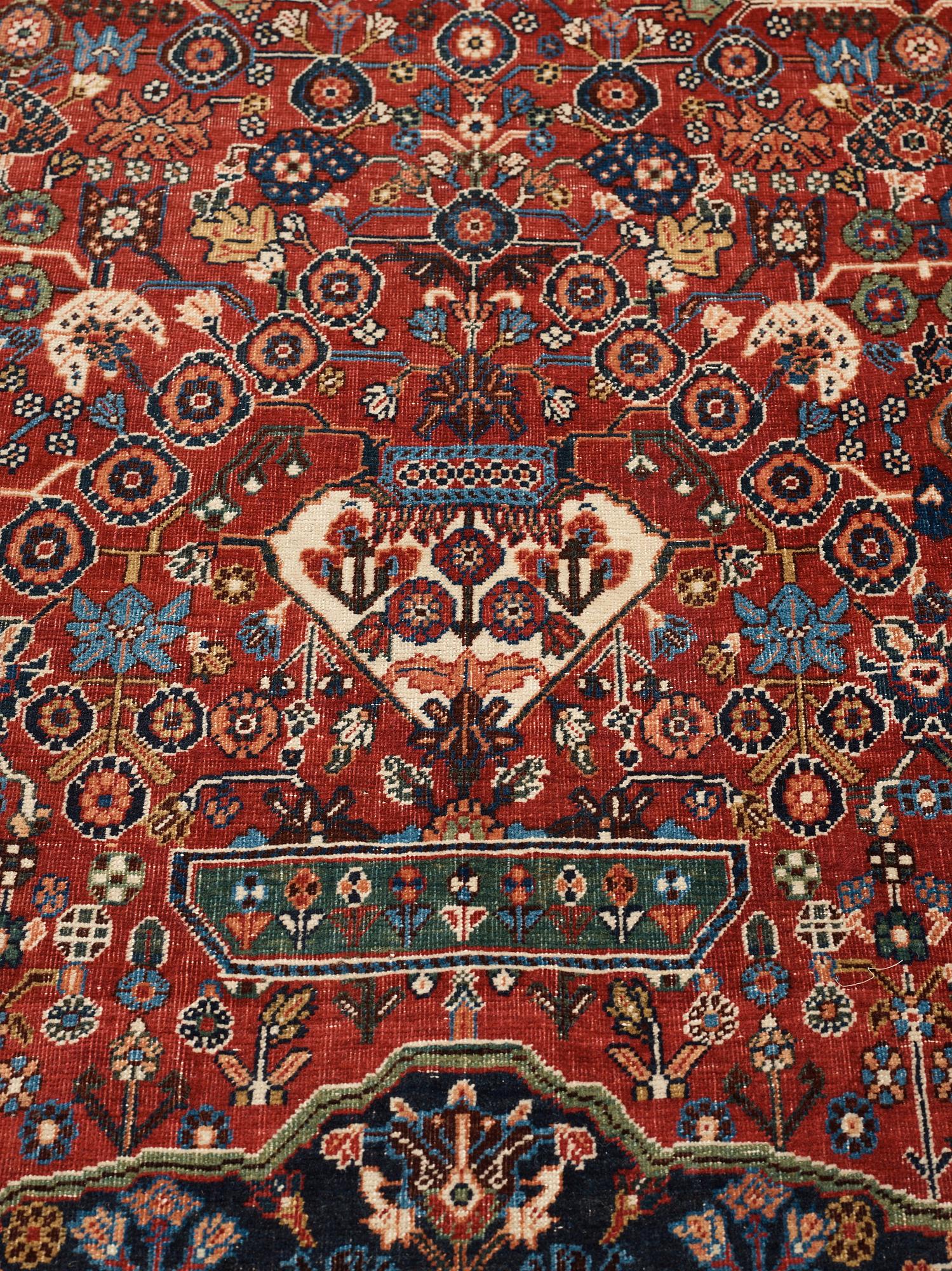 MATTA, semiantik Kashgai, ca 265,5-268 x 169,5-171 cm (samt en kortsida med 2 cm slätväv).