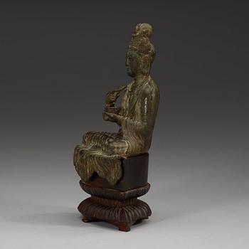 GUANYIN, patinerad brons. Ming dynastin (1368-1644).