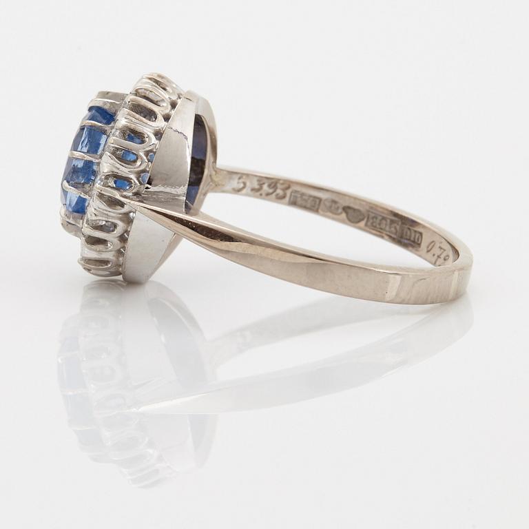 An 18K whithe gold ring set with a faceted sapphire weight 3.93 cts according to engraving.