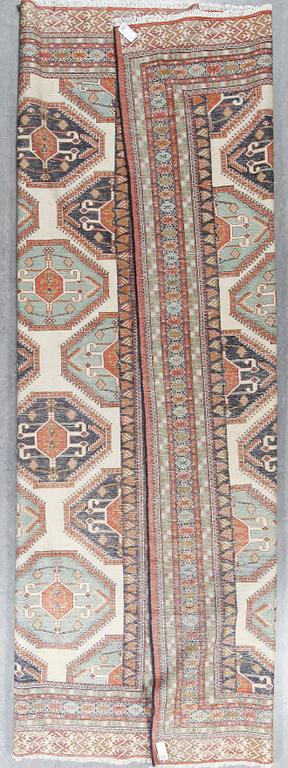 MATTA, old, Ardebil, ca 380x300 cm.